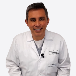Dr. Diego Sierra Supra especialista Oftalmólogo de Optiláser