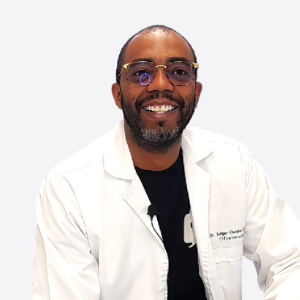 Dr. Edgar Ovidio Garcés Oftalmólogo de Optiláser