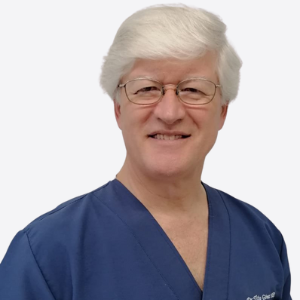 Dr. Tito Gómez Oftalmólogo de Optiláser